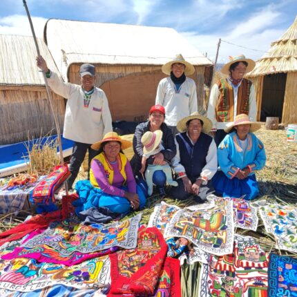 LOS UROS (ISLAS FLOTANTES)